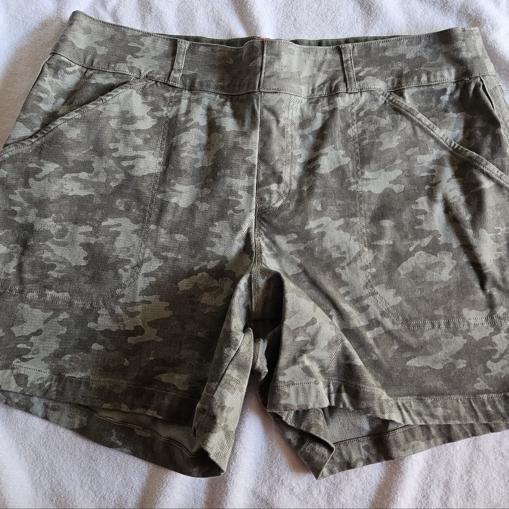 SPANX High Waist Camouflage Shorts